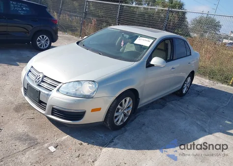 2010 Volkswagen Jetta Limited Edition z USA, uszkodzony, nr VIN 3VWRZ7AJ1AM158646